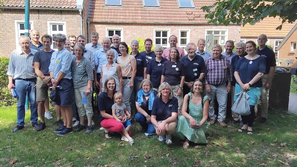 In Backemoor waren die Bewohner schon früh auf den Beinen und verliehen ihrer Präsentation den letzten Feinschliff. Foto: Scherzer