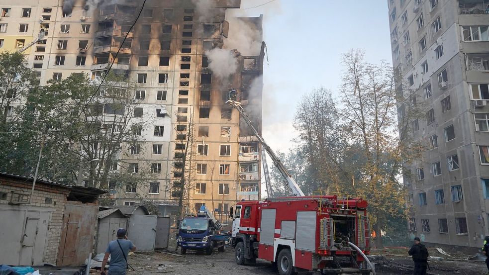 Die ostukrainische Stadt Charkiw in der Nähe der russischen Grenze ist immer wieder Ziel Moskauer Luftangriffe. Foto: Andrii Marienko/AP/dpa