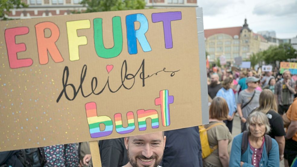 In Erfurt haben mehrere tausend Menschen gegen die AfD-Kundgebung protestiert. Foto: Hannes P Albert/dpa