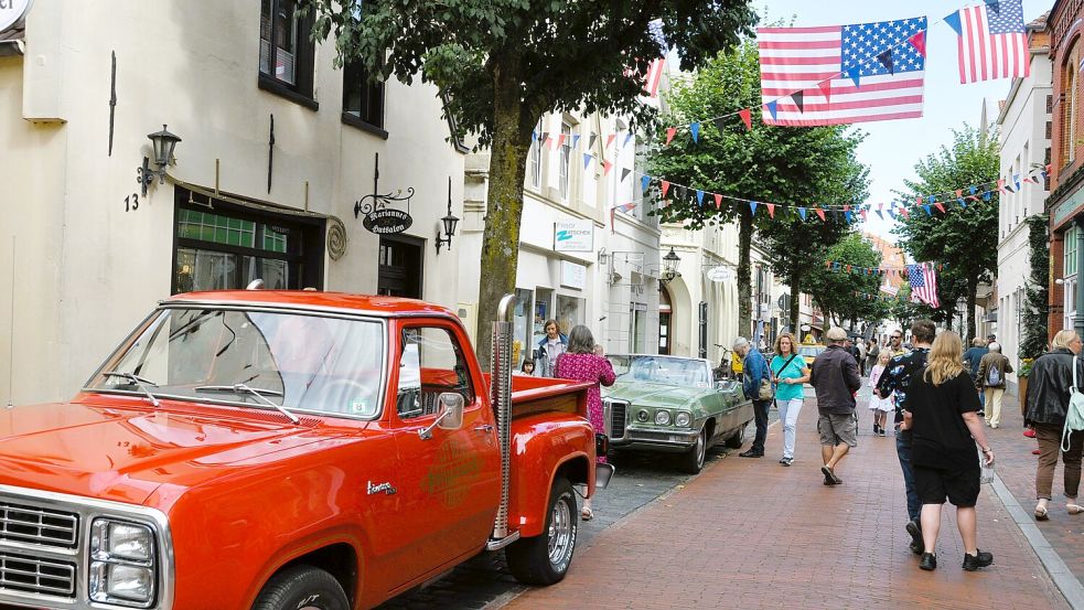 Amerikanische Autos und Motorräder waren in Leer zu bestaunen. Foto: Wolters