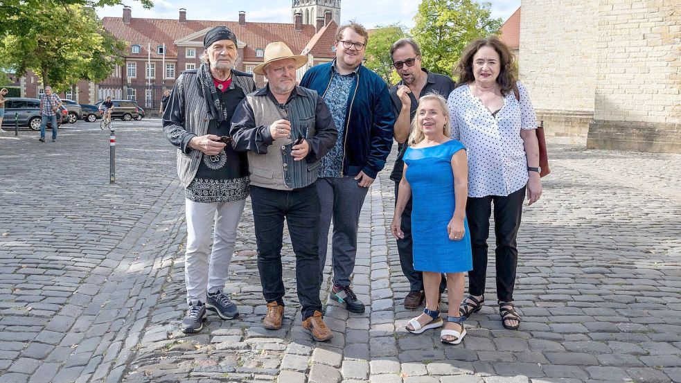 Mit Abstand das populärste Team beim „Tatort“: Die Schauspieler der Münster-Krimis - von links nach rechts: Claus D. Clausnitzer, Axel Prahl, Björn Meyer, Jan Josef Liefers, Christine Urspruch und Mechthild Großmann. (Archivfoto) Foto: David Inderlied/dpa