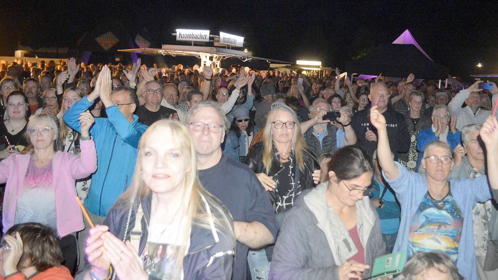 Mehr als 2300 Besucher kamen zur Abba-Revival-Party nach Rhauderfehn. Foto: Weers