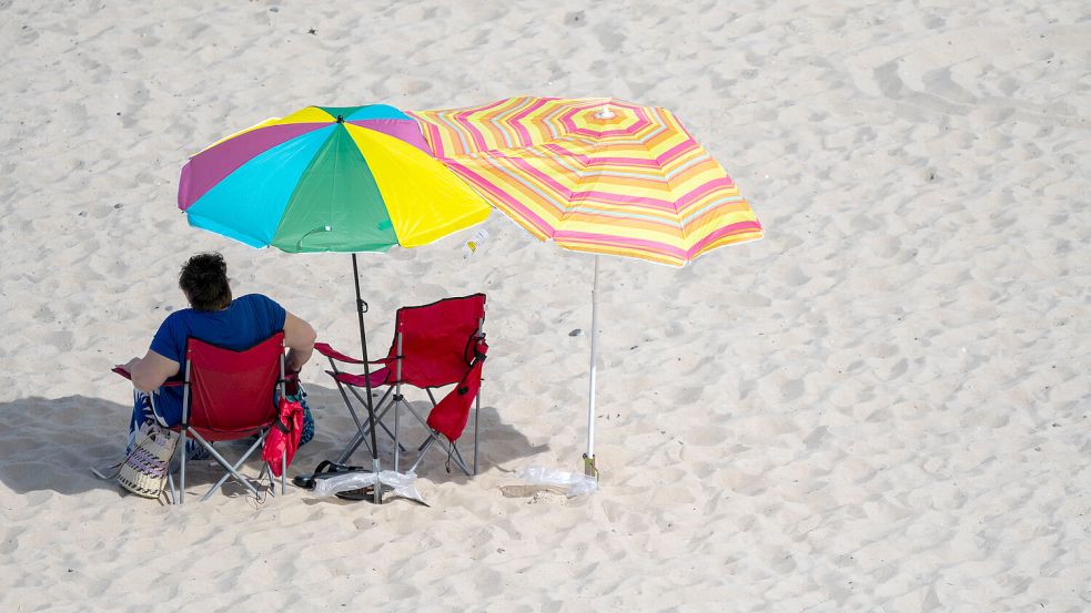 Die erste September-Woche lädt dank sommerlicher Temperaturen noch einmal zu einem Strandbesuch ein. Foto: dpa/Stefan Sauer