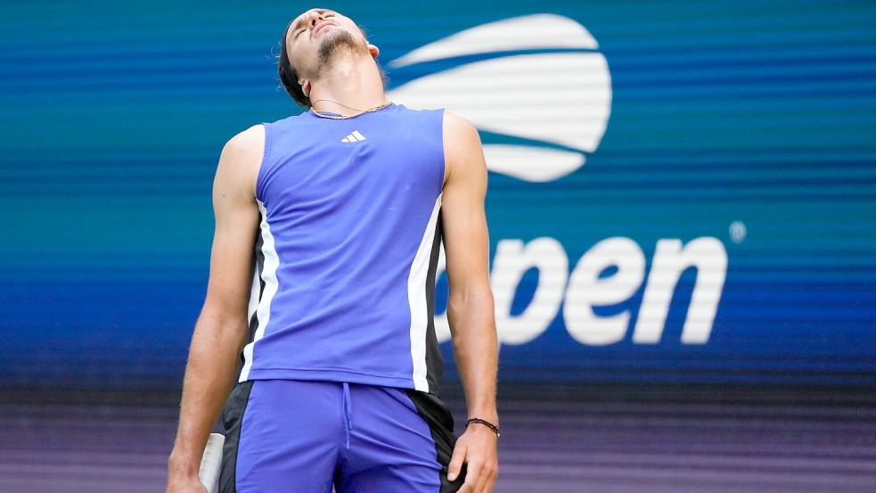 Alexander Zverev zeigte sich über sein Viertelfinal-Aus komplett frustriert. Foto: Kirsty Wigglesworth/AP/dpa