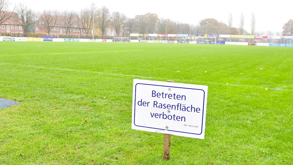 Auf dem Rasen im Leeraner Hoheellernstadion wird an diesem Mittwoch kein Ball rollen. Archivfoto: Wolters