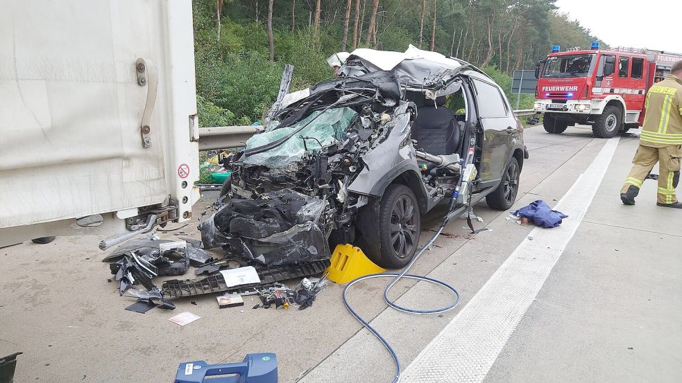 Eine 70-jährige Frau ist nach einem tragischen Verkehrsunfall auf der A1 in der Nähe der Anschlussstelle Große Ippener gestorben. Foto: Nord-West-Media-TV