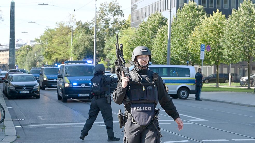 Polizeieinsatz nach der Schießerei in München Foto: Simon Sachseder/dpa