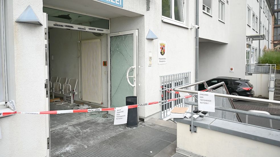 Der Verdächtige erschien nachts auf der Polizeiwache und soll wiederholt „Allahu Akbar“ („Gott ist groß“) gerufen und angekündigt haben, Polizisten töten zu wollen. Foto: Alexander Franz/www.alexander-franz-fotografie.de/dpa