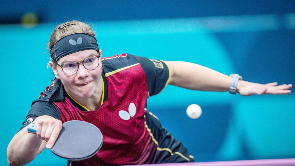 Tischtennisspielerin Juliane Wolf hat bei den Paralympics die Bronzemedaille gewonnen. Foto: Jens Büttner/dpa