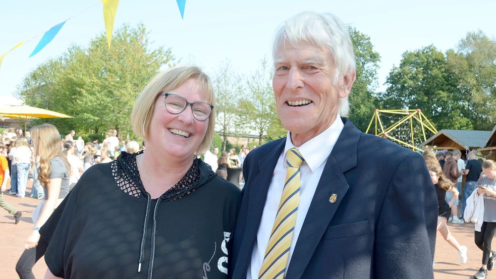 Das Albrecht-Weinberg-Gymnasium in Rhauderfehn hat am Freitag mit einem Festakt sein 20-jähriges Bestehen gefeiert. Fotos: Weers