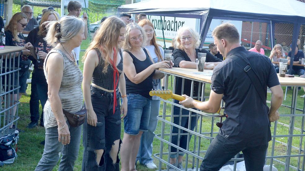 Der Ortsverein und die "Village Idiots" hatten das "Kräftival" organisiert. Foto: Weers