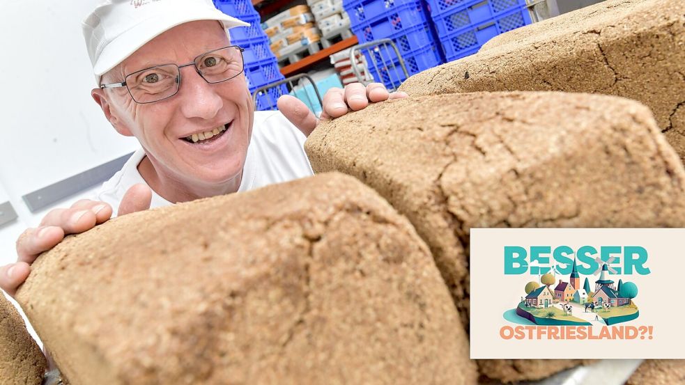 Bäckermeister Werner Bakker aus Möhlenwarf ist bei Bäckerei Musswessels für das Schwarzbrot zuständig. Er isst es selbst sehr gerne, am liebsten mit Granat und Spiegelei. Foto: Ortgies