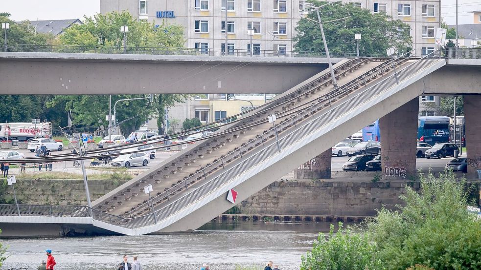 Die Carolabrücke in Dresden ist eingestürzt. Sie stammte aus den 1970er-Jahren. Foto: dpa/Robert Michael