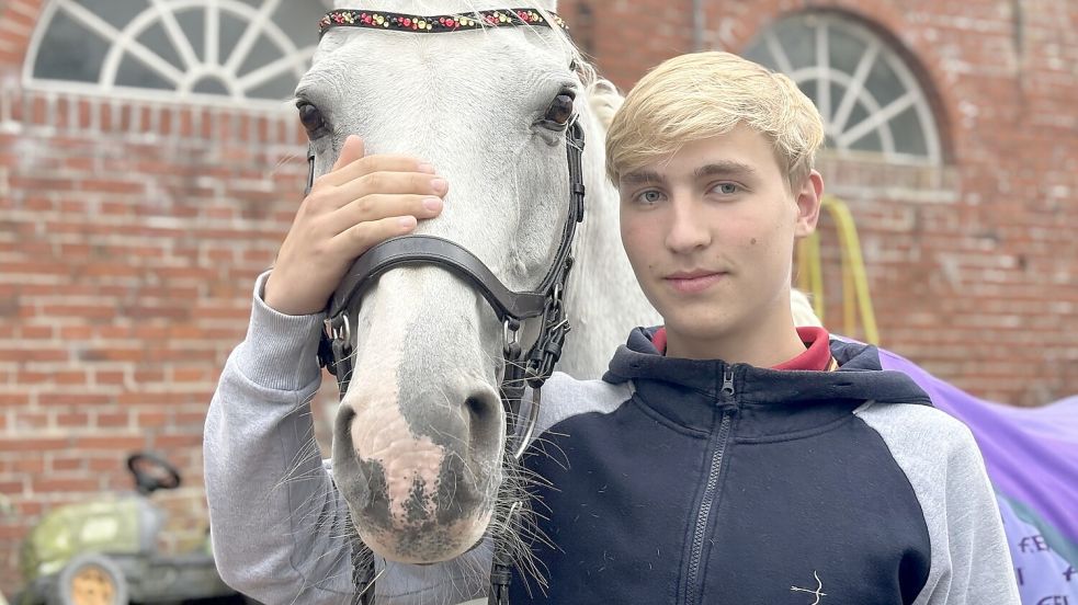 Mathis Huisinga und sein Reitpferd „Carlotta“ haben ein inniges, vertrauensvolles Verhältnis. Foto: Homes