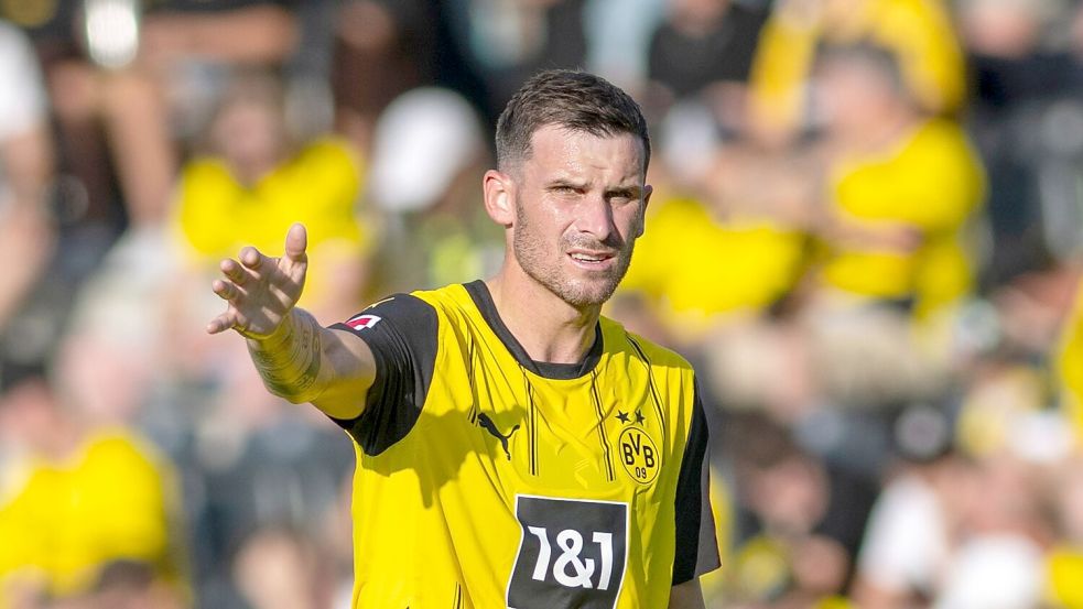 BVB-Geschäftsführer Ricken sieht in Groß eine der neuen Identifikationsfiguren. Foto: David Inderlied/dpa