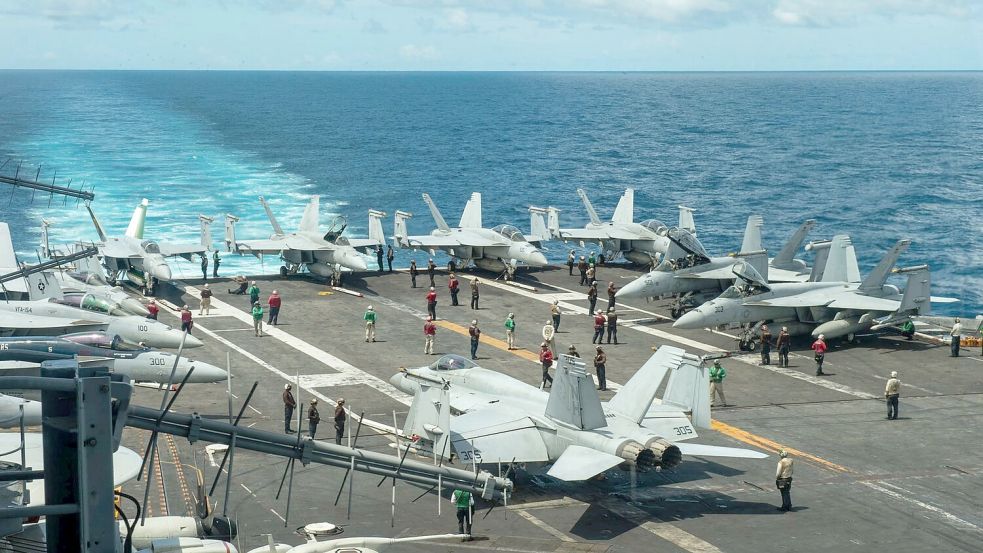 Die USA ziehen den Flugzeugträger „USS Theodore Roosevelt“ aus dem Roten Meer ab. (Archivbild) Foto: Seaman Ryan Holloway/U.S. Navy/dpa