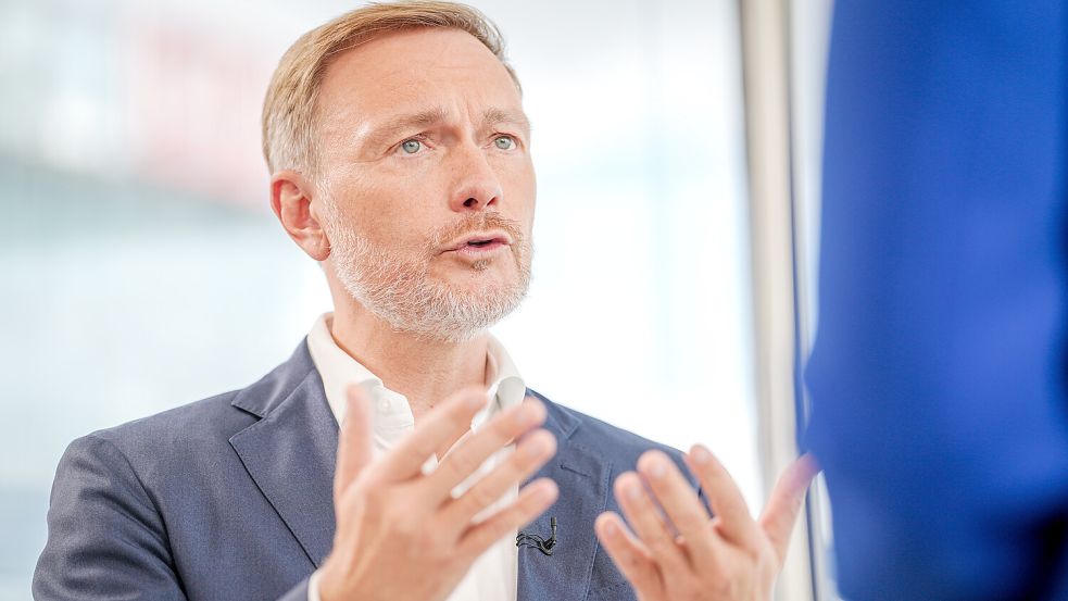 Finanzminister Christian Lindner will telefonischen Krankschreibungen ein Ende machen. Plumper Populismus oder berechtigter Vorstoß? Foto: dpa | Kay Nietfeld