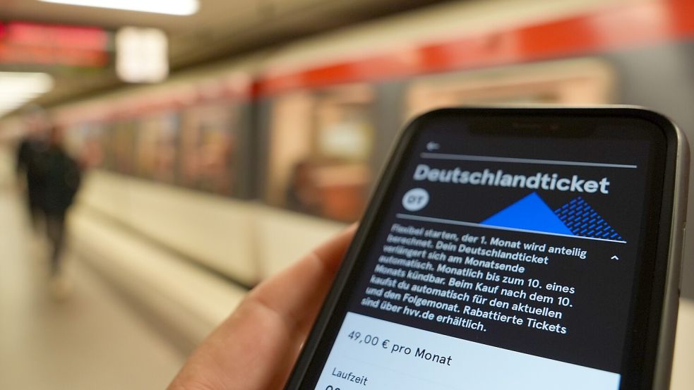 Aktuell kostet das Deutschlandticket noch 49 Euro. Ab kommendem Jahr könnte es teurer werden. Foto: dpa/Marcus Brandt