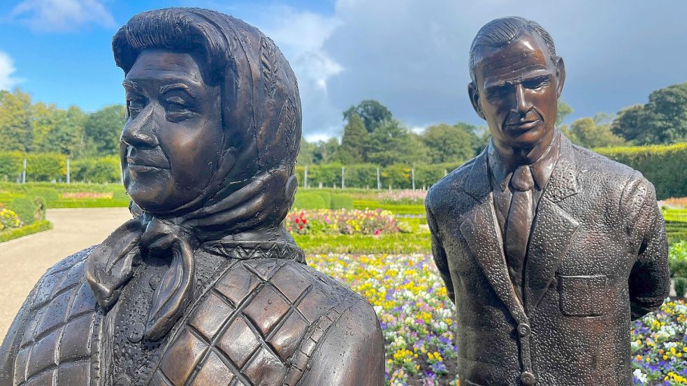 In Belfast steht nun diese Bronzeskulptur von Künstler Anto Brennan. Foto: AFP/Peter MURPHY