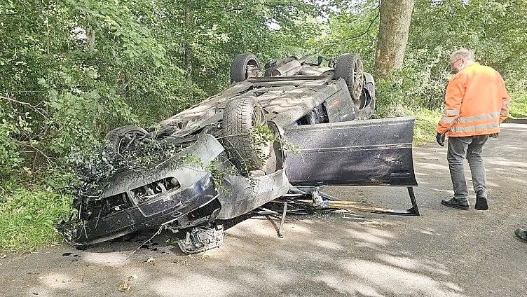 In Oberlangen in der Samtgemeinde Lathen ist am Samstagmittag eine Frau mit ihrem dreijährigen Kind von der Fahrbahn abgekommen und dabei schwer verletzt worden. Foto: Torsten Albrecht