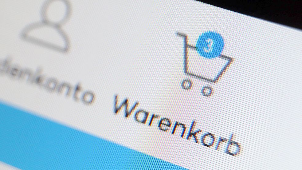 Im Warenkorb des Onlinehändlers liegen die Produkte: Doch was für Rechte haben Verbraucher nach dem Kauf? Foto: dpa/ Karl-Josef Hildenbrand