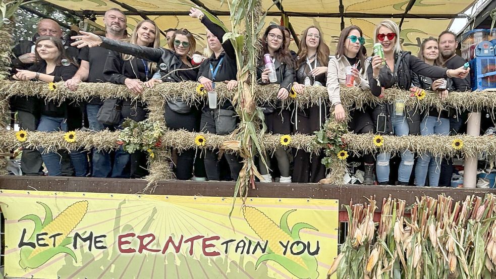 Die Teilnehmer dieses Partywagens hatten während des Umzugs viel Spaß. Foto: Zein