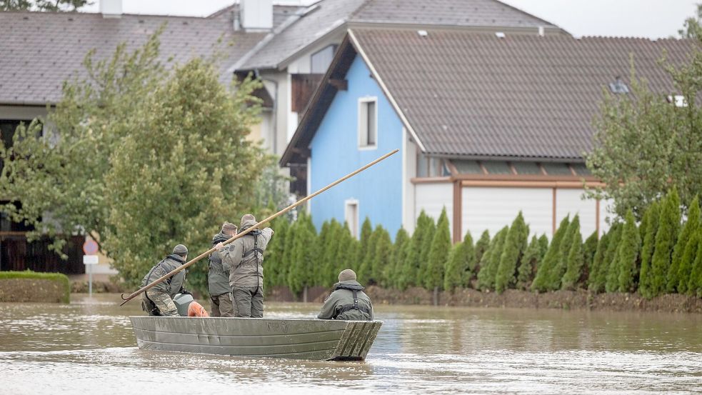 „Melker Pioniere“ des österreichischen Bundesheeres sind in Niederösterreich im Hochwassereinsatz. Foto: Daniel Trippolt/BMLV/APA/dpa