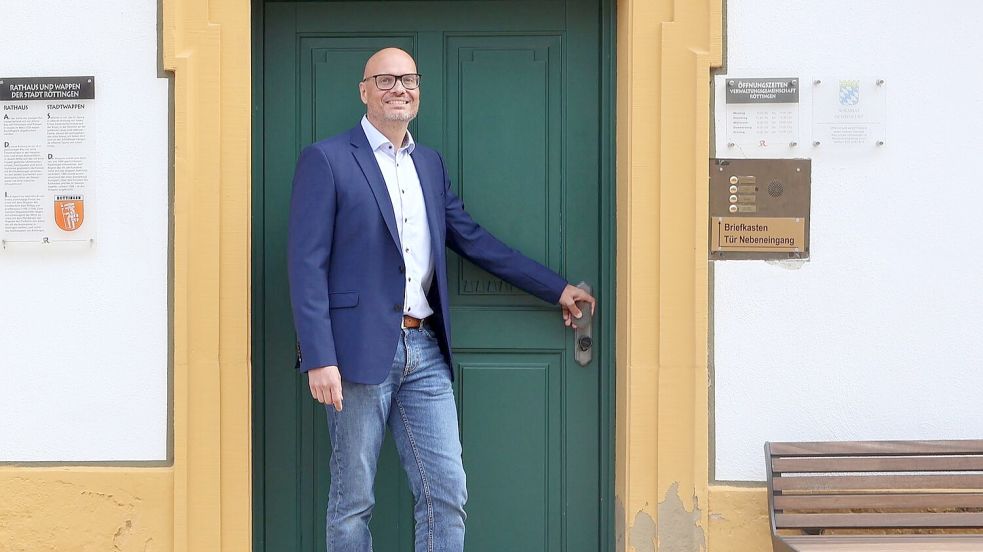 Stand zwar nicht auf dem Wahlzettel, aber wurde gewählt: Bürgermeister Romstöck. Foto: D. Mitnacht/Stadt Röttingen/dpa