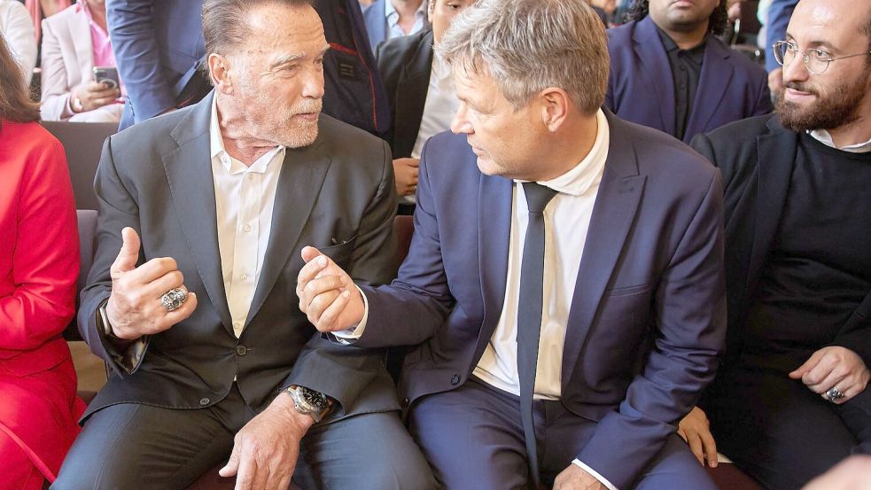 Der Ex-Gouverneur von Kalifornien, Arnold Schwarzenegger hat in Berlin die Ehrendoktorwürde erhalten. Foto: Joerg Carstensen/dpa