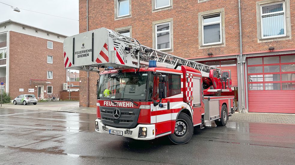 Bei einem Brand in Bremen-Osterholz sind in der Nacht zu Samstag eine Frau und zwei Kinder ums Leben gekommen. Foto: Eyke Swarovsky