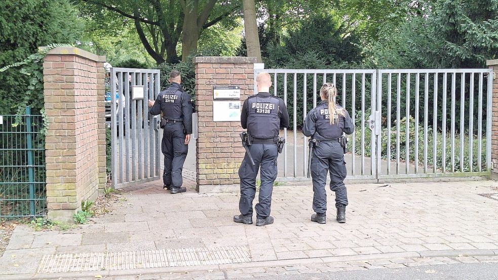 Auf dem Waller Friedhof in Bremen ist ein getöteter Mann gefunden worden. Foto: NWM-TV