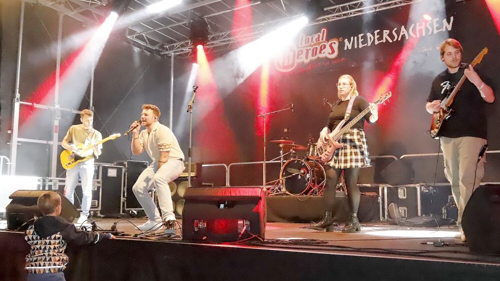 Die Band „Drunken Dinosaurs“ aus Oldenburg sang und spielte sich auf den dritten Platz. Foto: Passmann