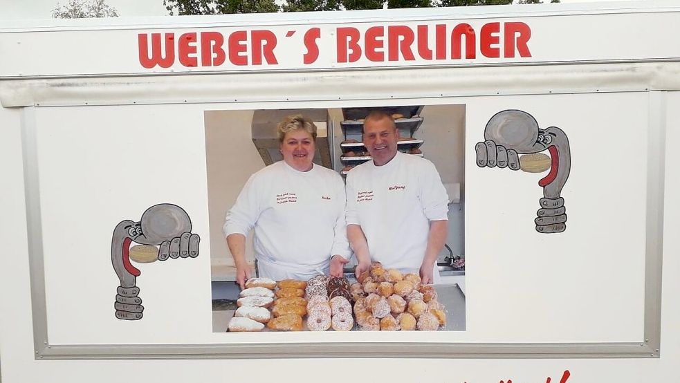 Heike und Wolfgang Weber stehen mit ihrer Bude an Wochenenden im Königsweg in Eversmeer. Foto: privat