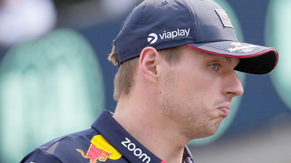 Max Verstappen hat kein Verständnis für seine Schimpfwort-Strafe. Foto: Luca Bruno/AP/dpa