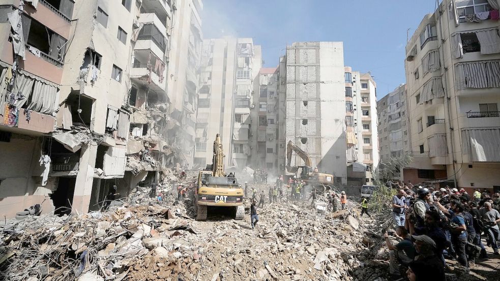 45 Tote sind mittlerweile die Bilanz nach dem israelischen Angriff in einem Vorort von Beirut. (Archivbild) Foto: Bilal Hussein/AP