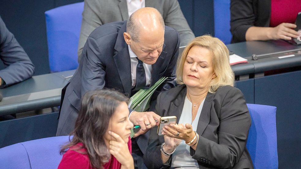 Sachverständige haben einige Änderungen an den Entwürfen für das sogenannte Sicherheitspaket vorgeschlagen. (Archivfoto) Foto: Michael Kappeler/dpa