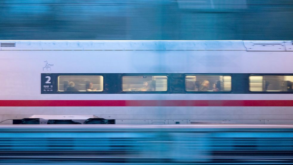 Acht Stunden soll die Fahrt von Berlin nach Paris künftig im Schnellzug dauern. (Archivbild) Foto: Marijan Murat/dpa