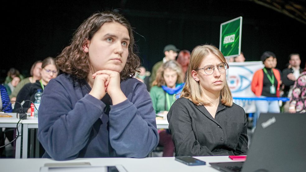 Katharina Stolla (links) und Svenja Appuhn, die Vorsitzenden der Grüne Jugend, haben laut einem Bericht ihren Rücktritt erklärt. Foto: dpa/Kay Nietfeld