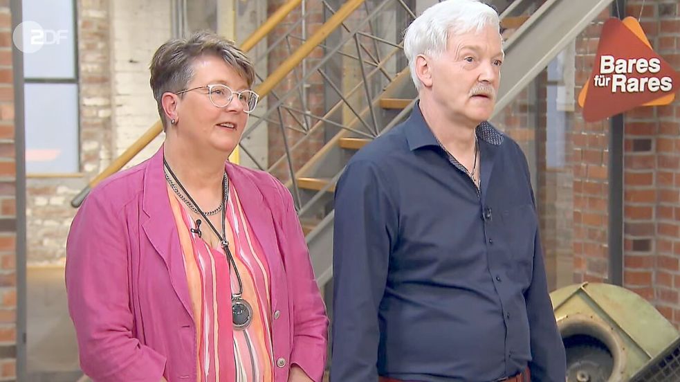 Die Idafehnerin Hannelore Kuhlmann-Meyer mit ihrem Bekannten Robert Scharf bei "Bares für Rares". Screenshot: Zein/ZDF