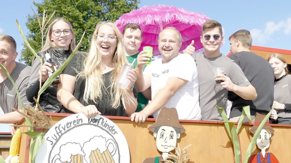 Am 29. September steigt der Ernteumzug durch Völlenerkönigsfehn. Ob es jedoch wieder so sonnig wird wie auf diesem Bild aus dem Jahr 2022, ist laut Wetterbericht unwahrscheinlich. Archivfoto: Wieking