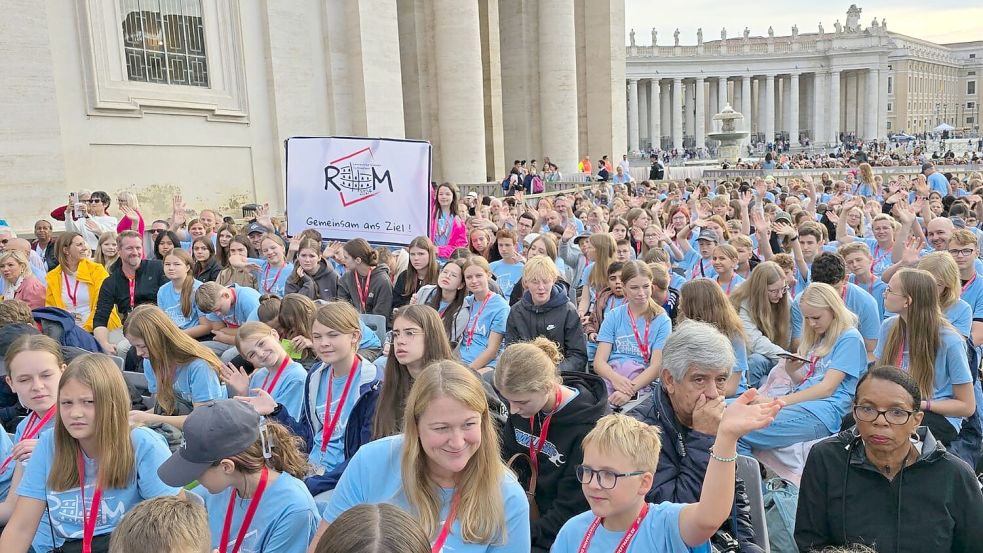 Zur Generalaudienz bei Papst Franziskus waren die Schülerinnen und Schüler des Laurentius-Siemer-Gymnasiums aus Ramsloh am Mittwoch auf dem Petersplatz in Rom. Foto: LSG