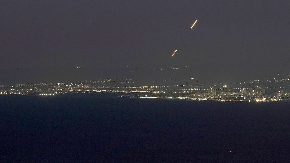 Das israelische Luftabwehrsystem Iron Dome fängt Raketen aus dem Libanon ab. Foto: Baz Ratner/AP/dpa