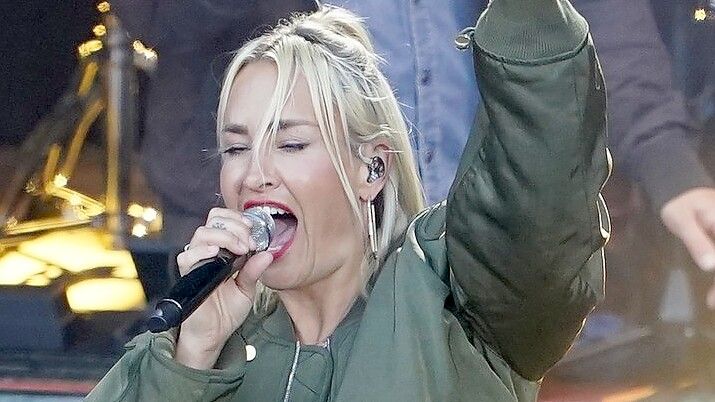 Die Sängerin Sarah Connor während eines Auftritts ihrer Tour „Sommer Open Air `23“. Foto: DPA