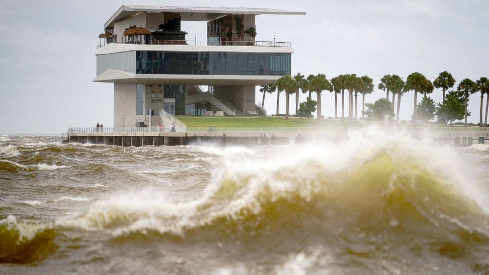 „Helene“ traf am späten Abend (Ortszeit) in der Region Big Bend im Norden Florida auf Land. Foto: Martha Asencio-Rhine/Tampa Bay Times/AP