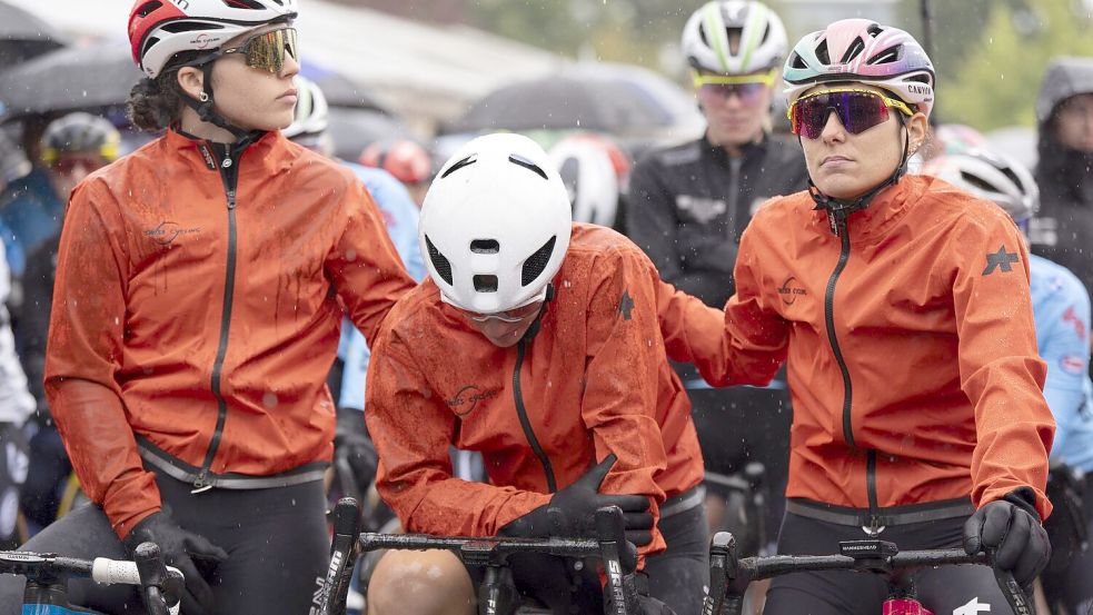 Die Schweizerin Linda Zanetti bricht beim Start in Tränen aus. Foto: Til Buergy/KEYSTONE/dpa