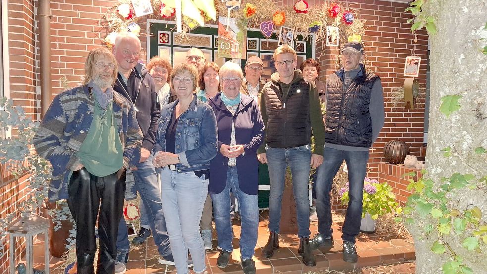 Heike Berends aus Backemoor hat diesen Bogen von der Maibaumgruppe zu ihrem 60. Geburtstag erhalten.