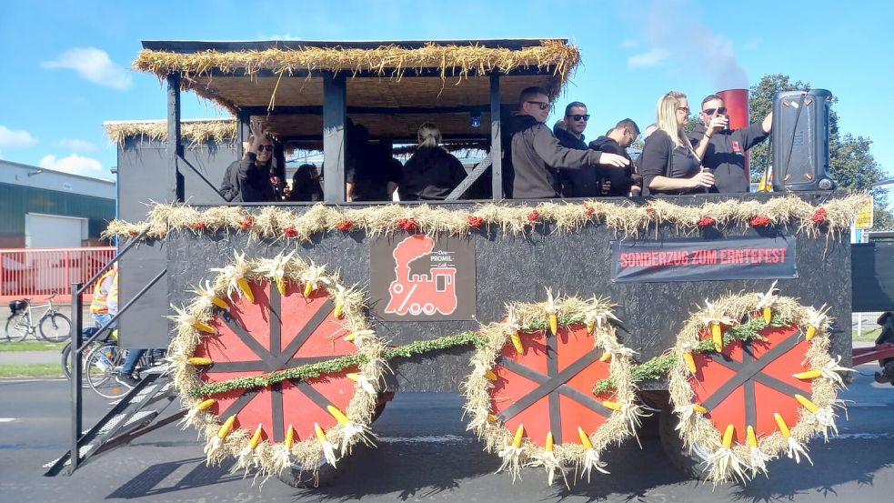 Mit dem "Sonderzug" ging es zum Erntefest.