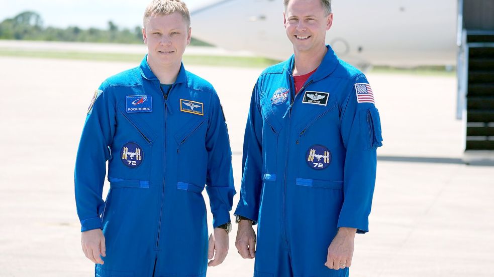 Sollen bis Anfang 2025 auf der ISS bleiben: Aleksandr Gorbunov (l) und Nick Hague. Foto: John Raoux/AP