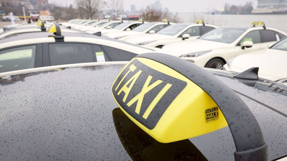 FreeNow konzentriert sich auf das Geschäft mit Taxis und erreicht damit die Gewinnzone. Foto: Christian Charisius/dpa