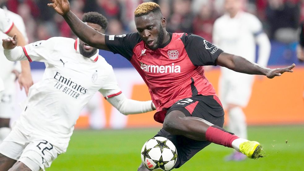 Kurz danach jubelten alle Leverkusen-Fans: Victor Boniface trifft zum 1:0. Foto: Michael Probst/AP/dpa